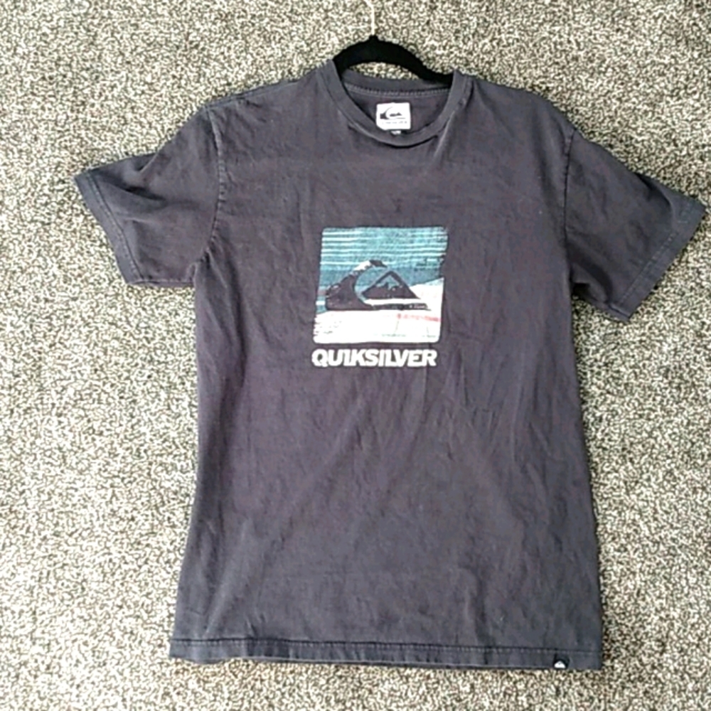 A quicksilver shirt